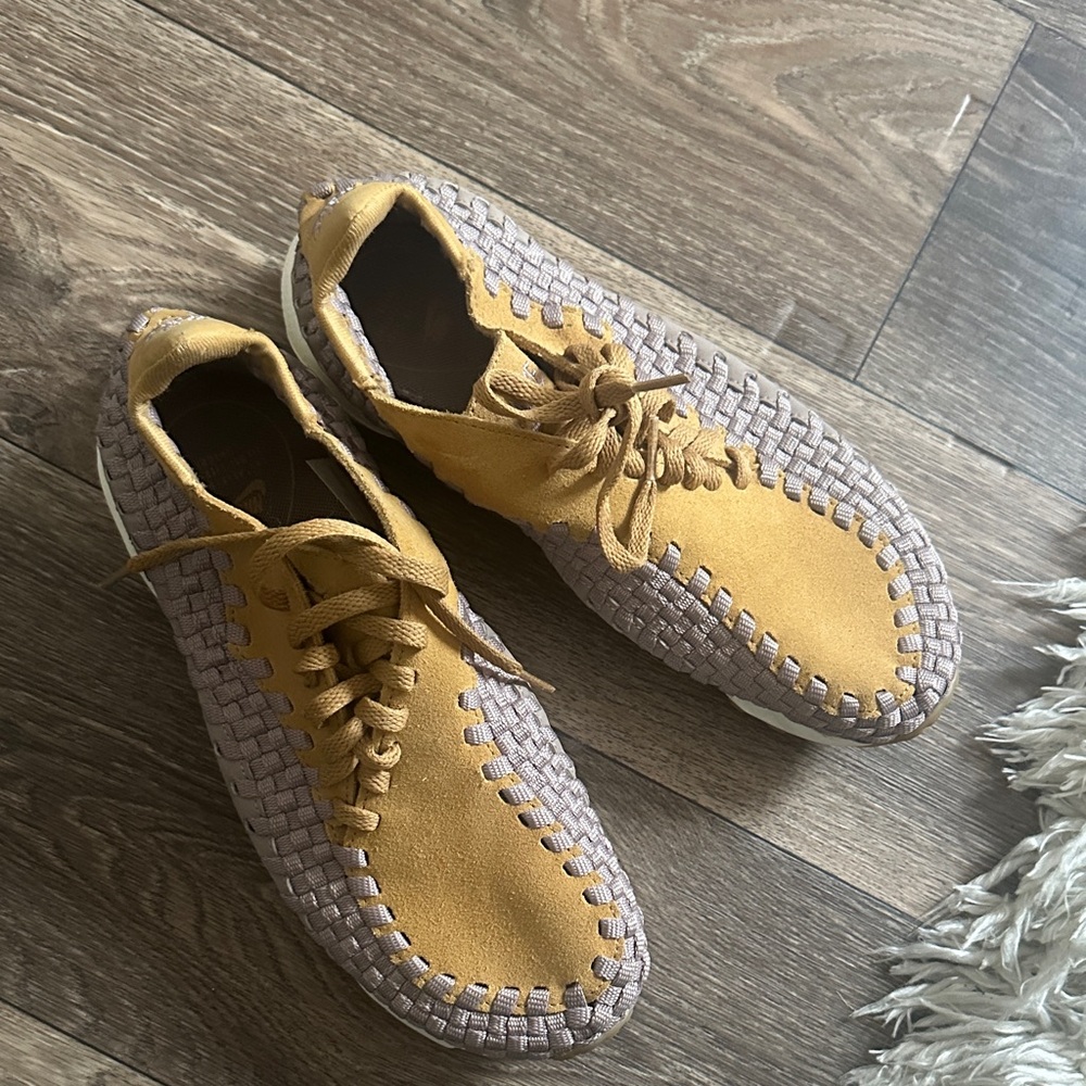 Nike Women's Sneakers in Mustard and Beige